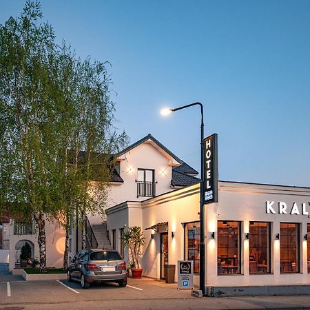 Hotel Kralj 克拉列沃 外观 照片