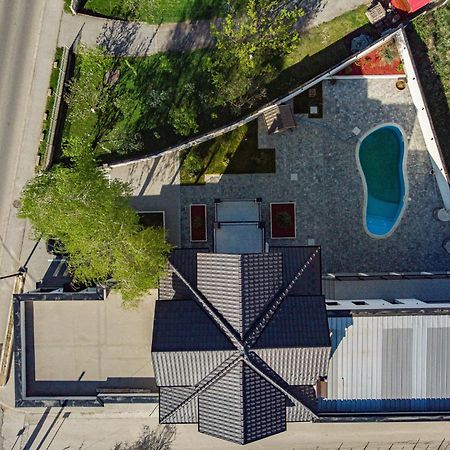 Hotel Kralj 克拉列沃 外观 照片
