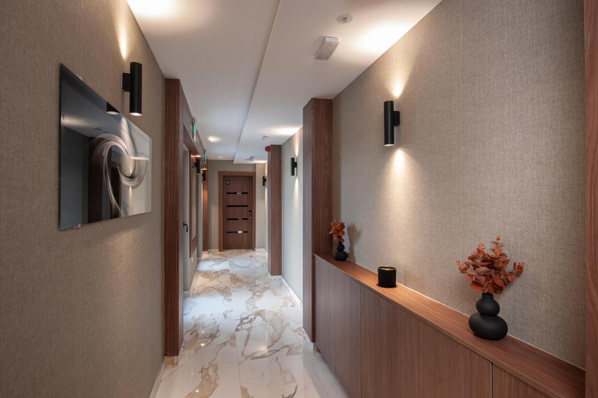 Hotel Kralj 克拉列沃 外观 照片