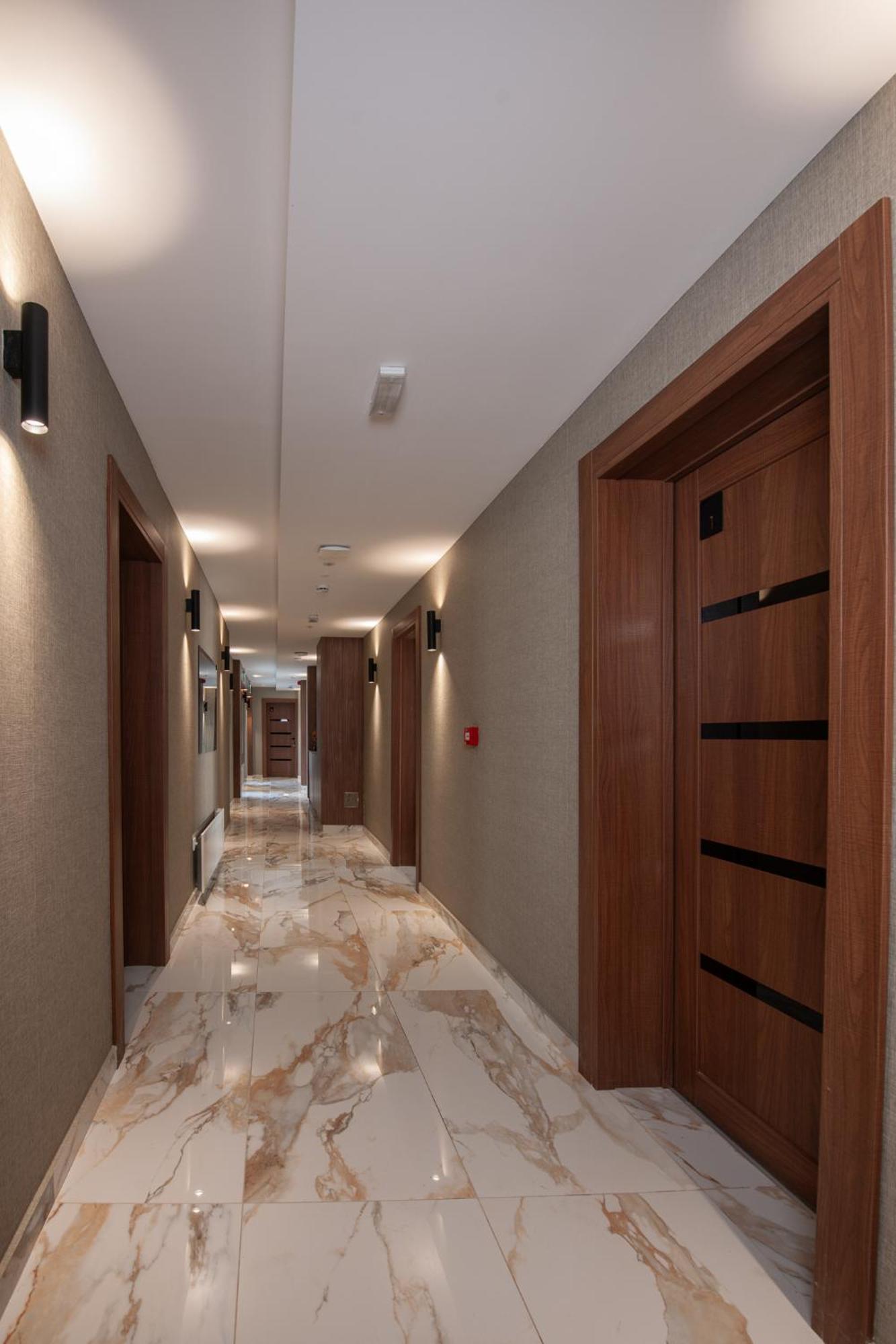 Hotel Kralj 克拉列沃 外观 照片