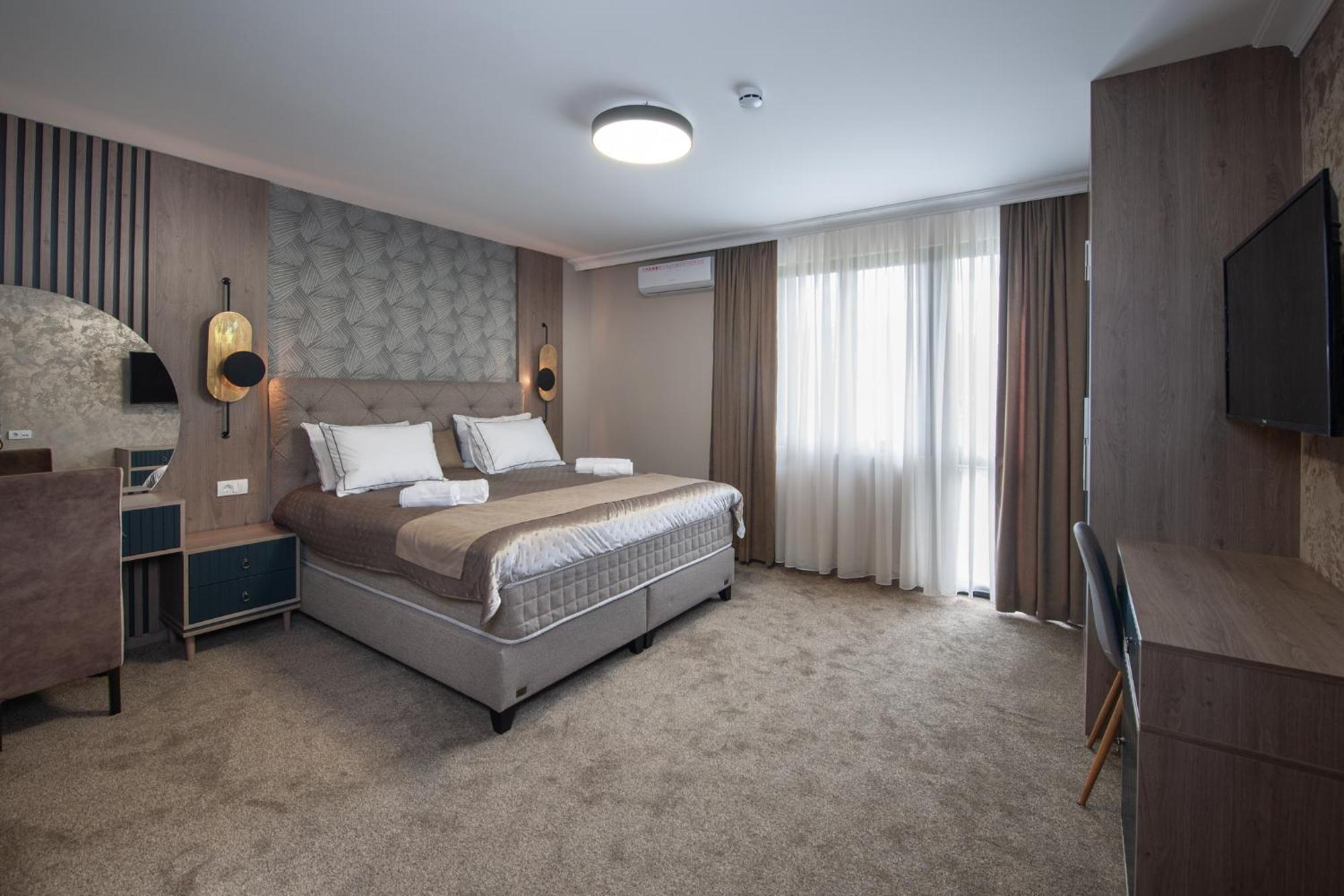 Hotel Kralj 克拉列沃 外观 照片