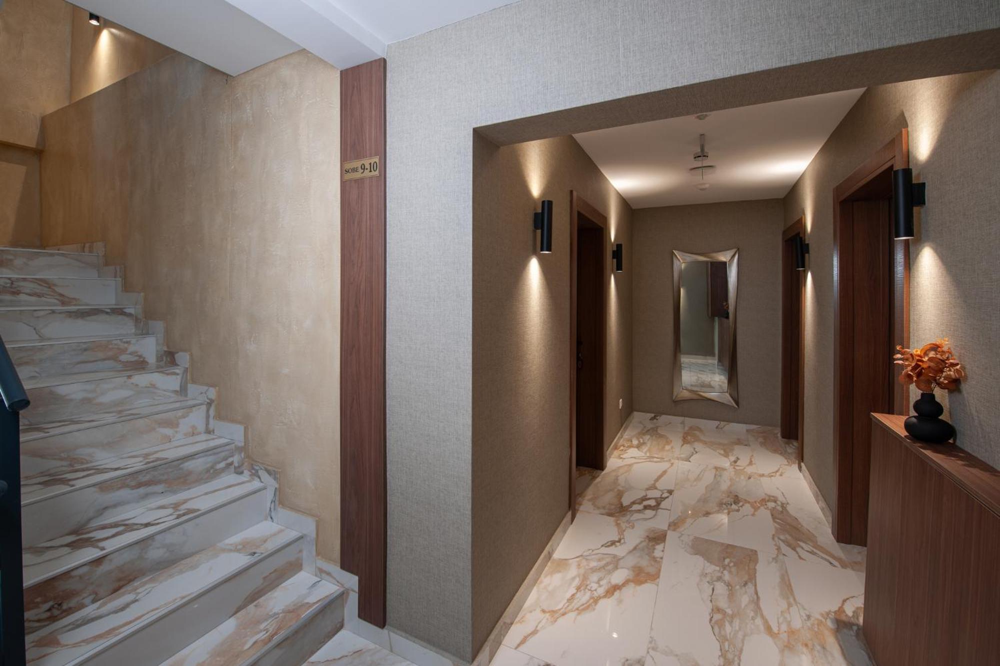 Hotel Kralj 克拉列沃 外观 照片