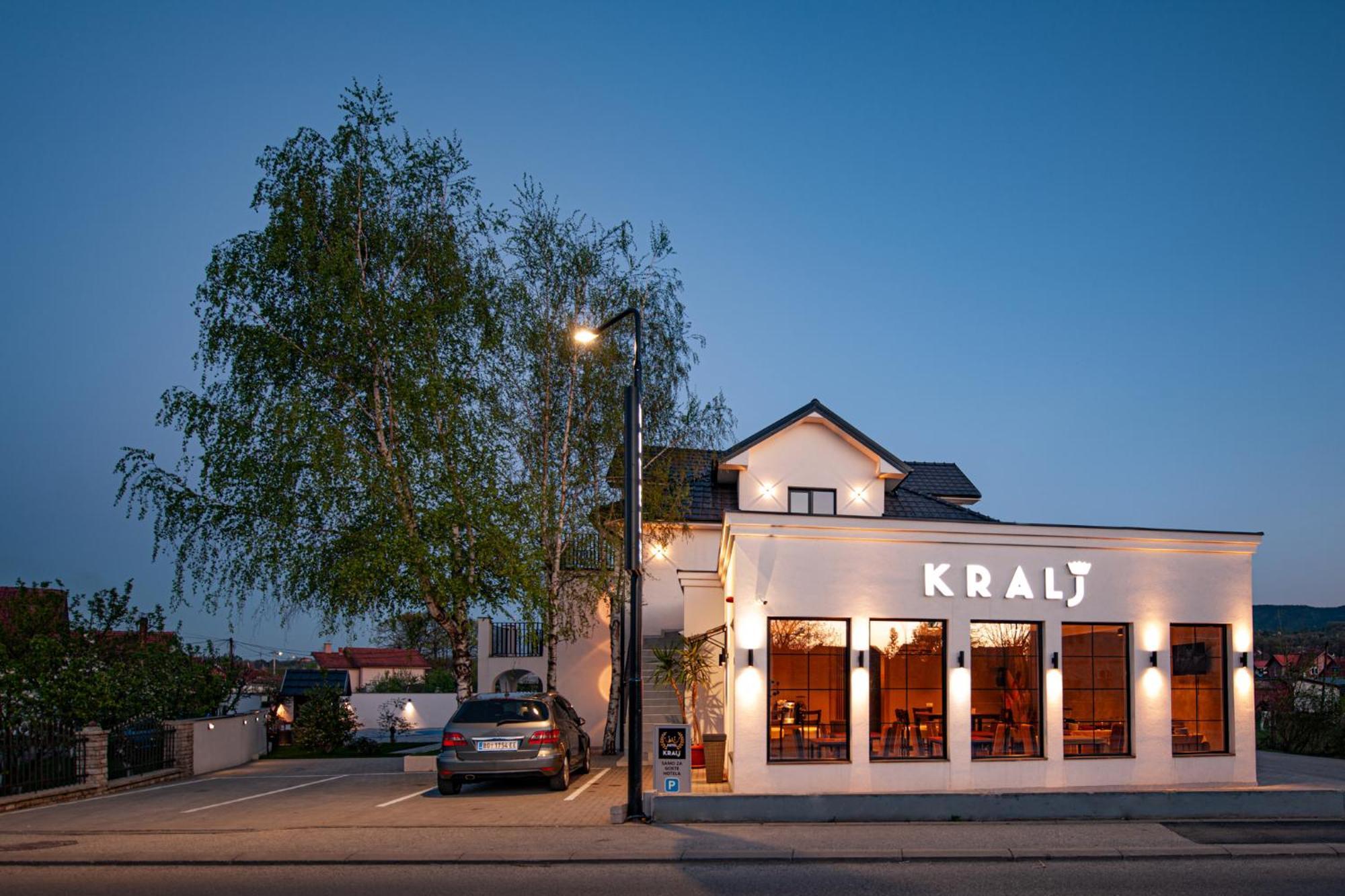 Hotel Kralj 克拉列沃 外观 照片