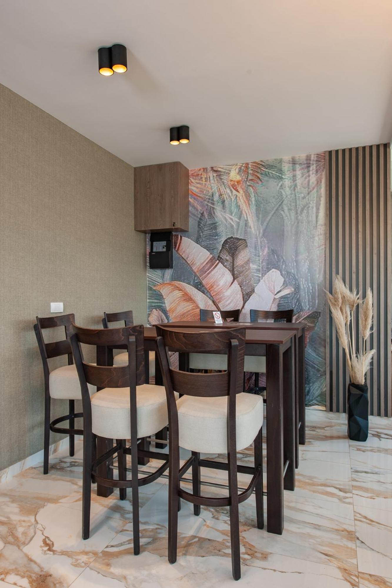 Hotel Kralj 克拉列沃 外观 照片