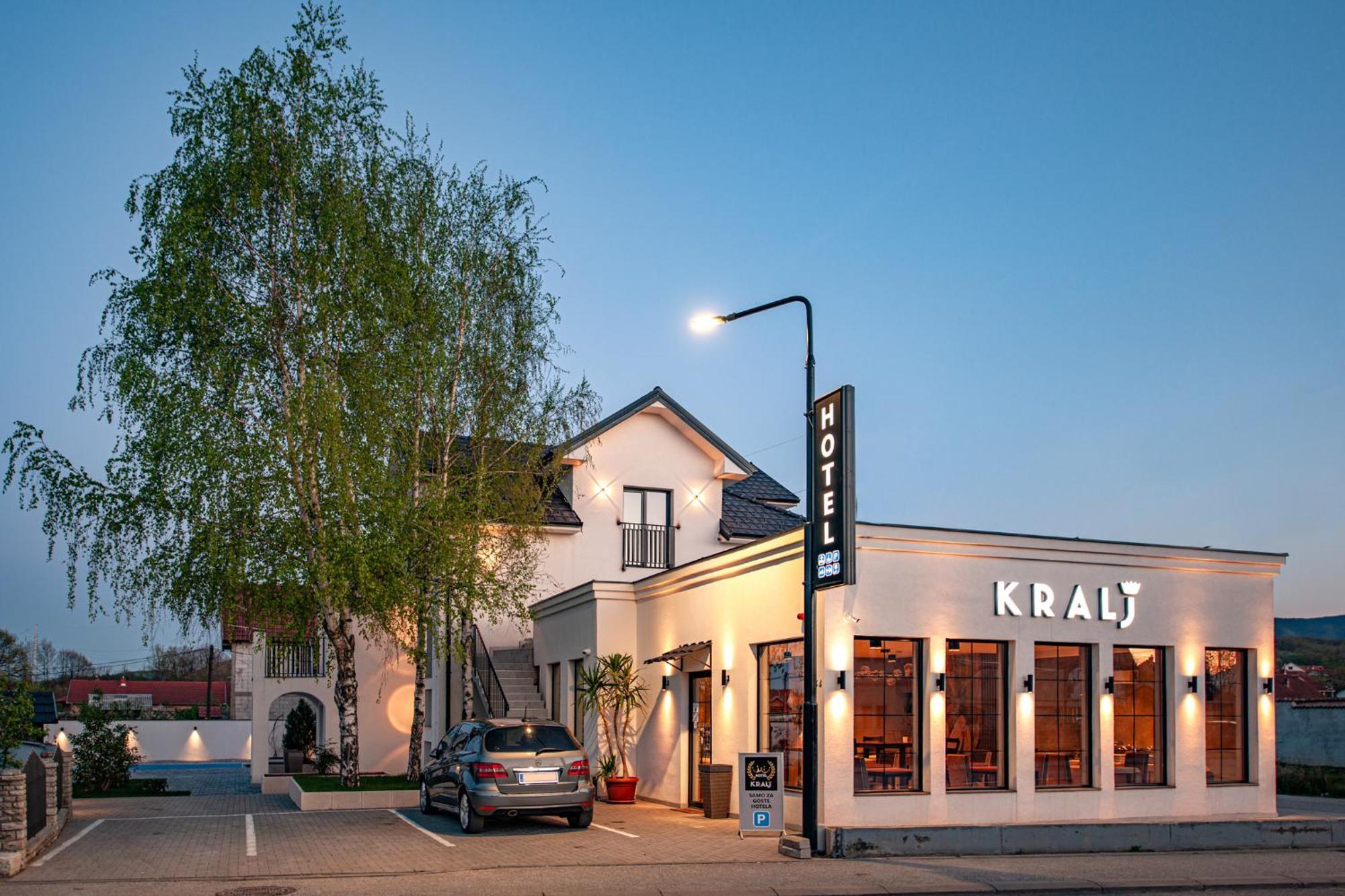 Hotel Kralj 克拉列沃 外观 照片