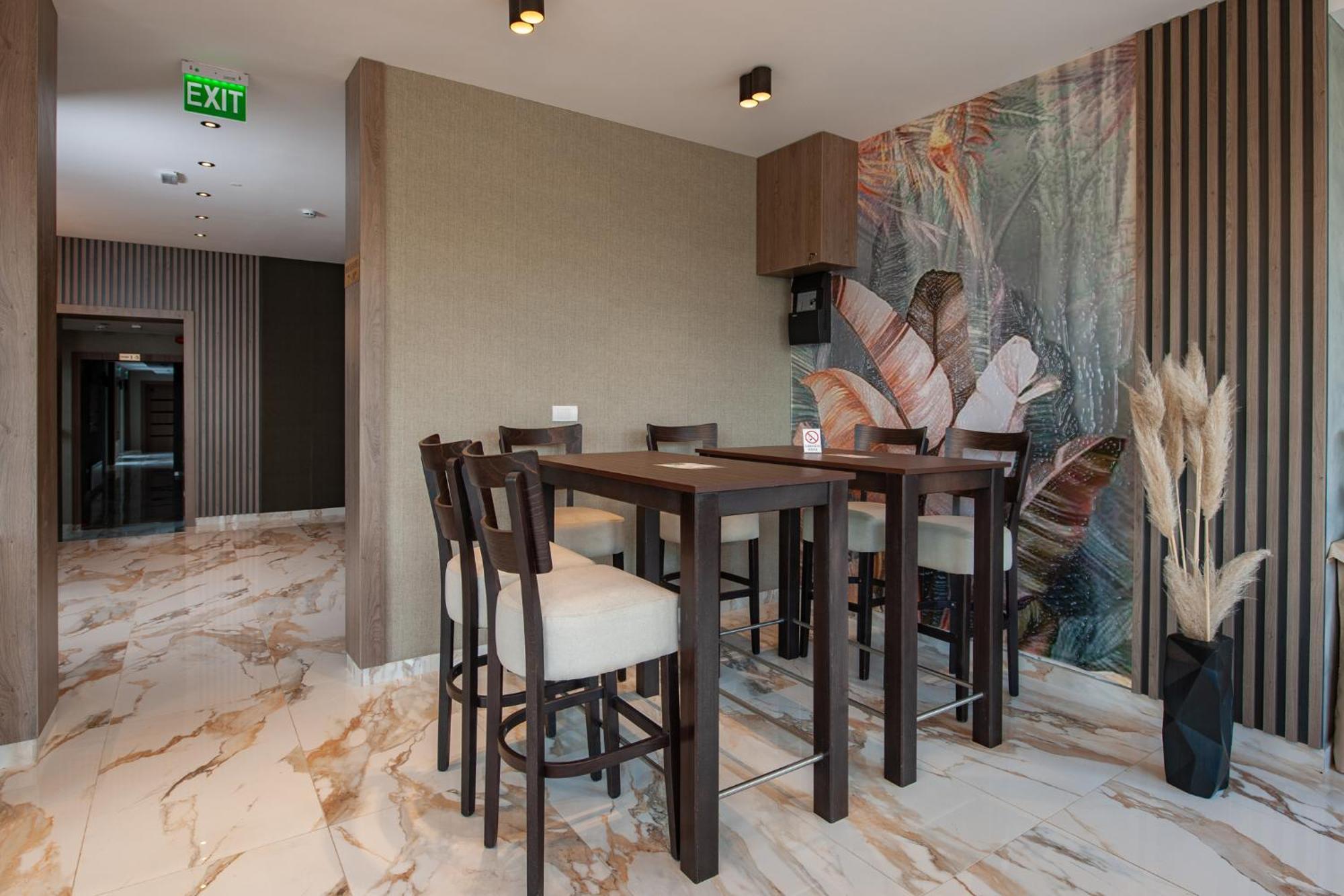 Hotel Kralj 克拉列沃 外观 照片