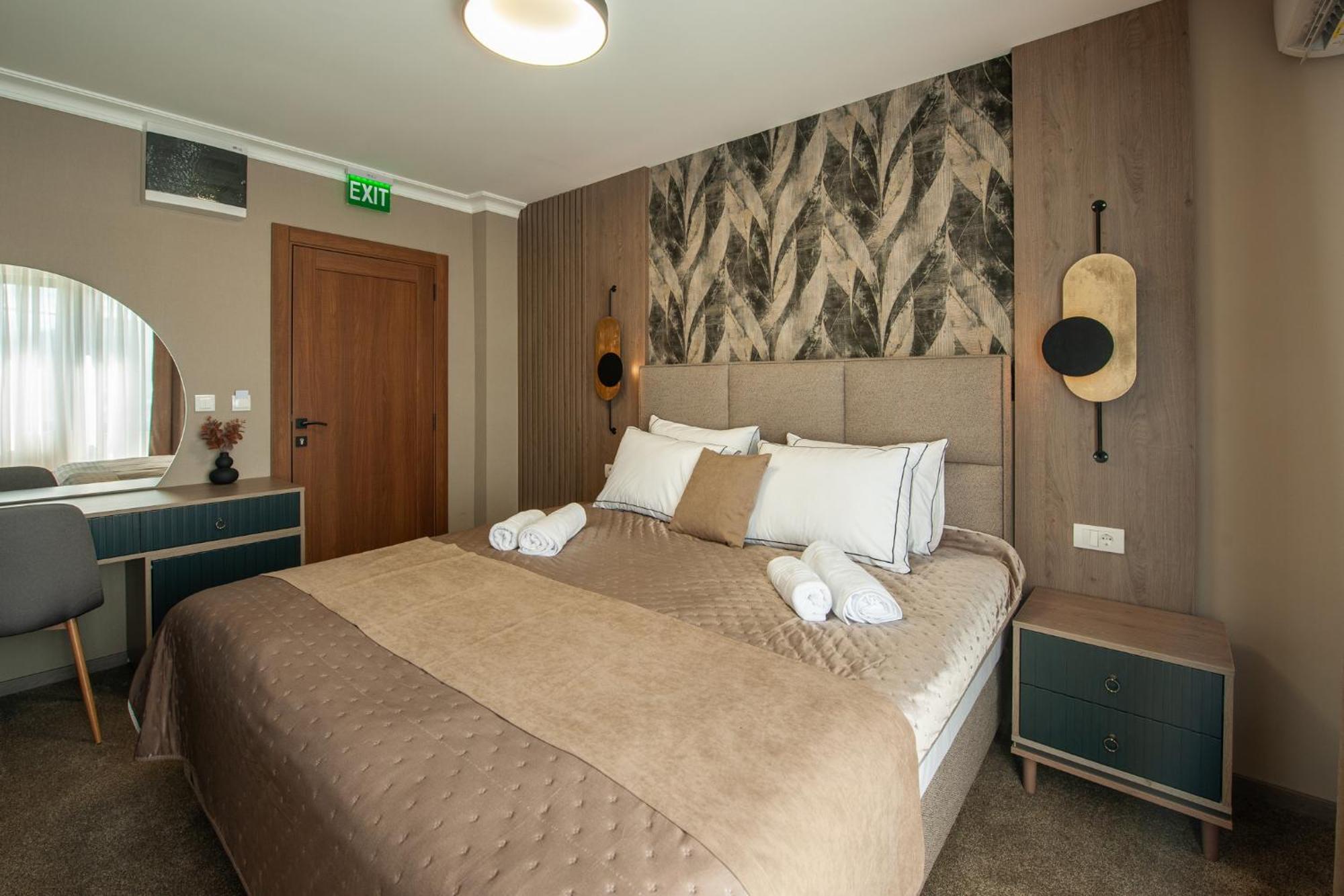 Hotel Kralj 克拉列沃 外观 照片
