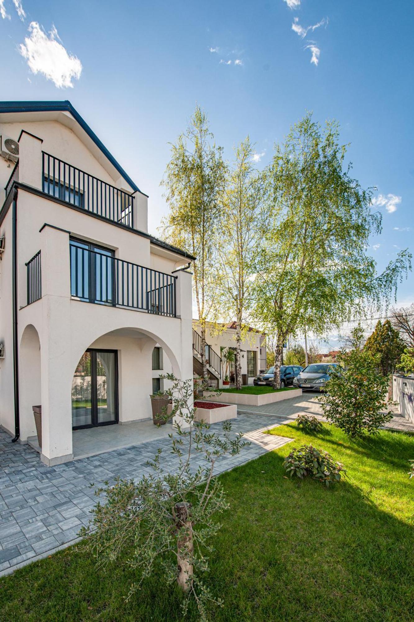 Hotel Kralj 克拉列沃 外观 照片