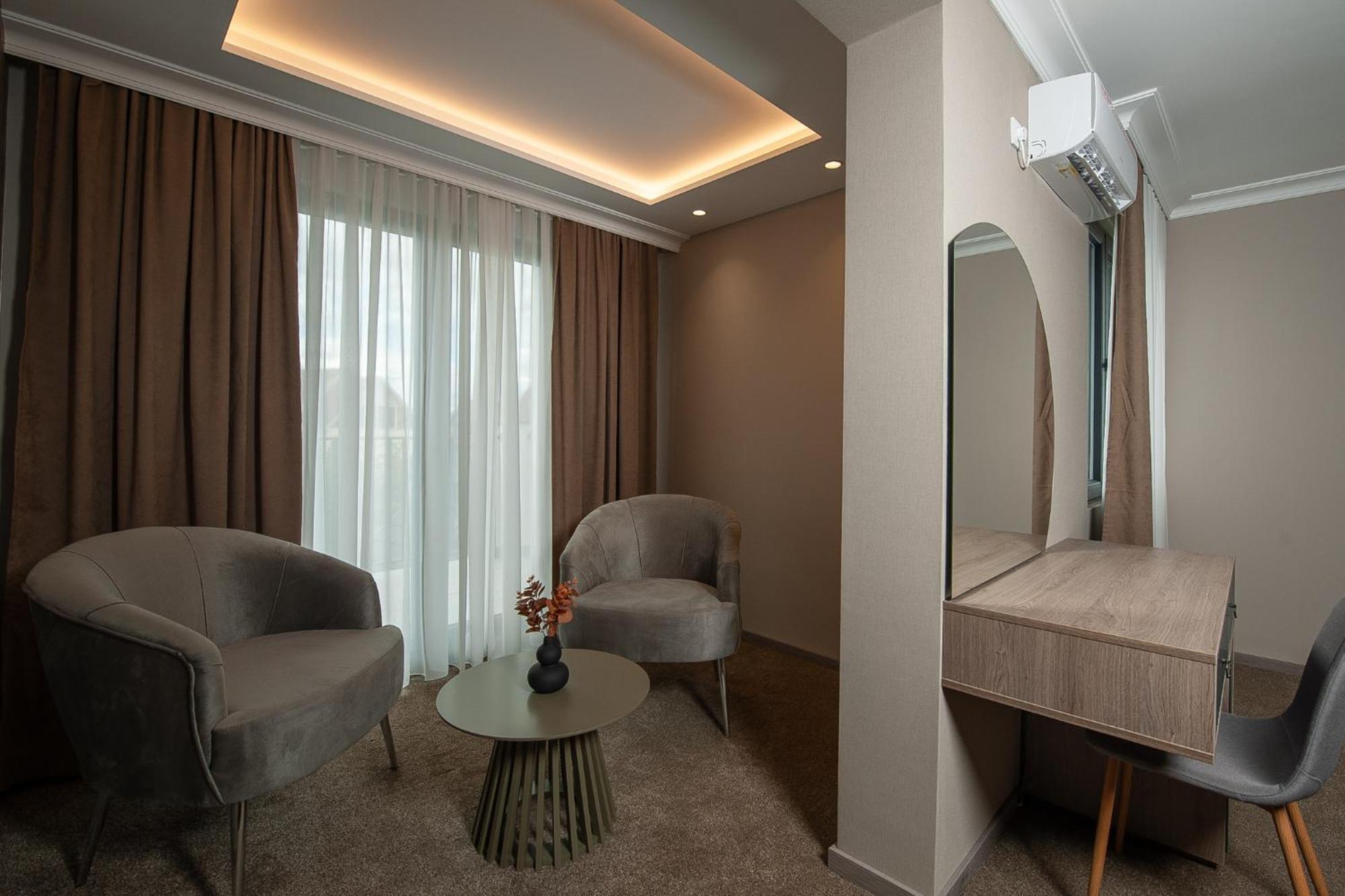 Hotel Kralj 克拉列沃 外观 照片