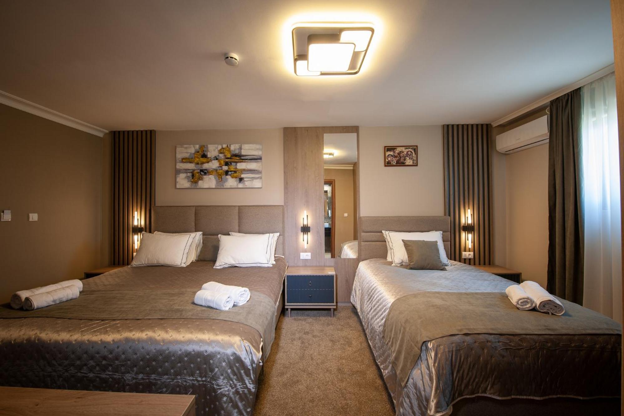 Hotel Kralj 克拉列沃 外观 照片
