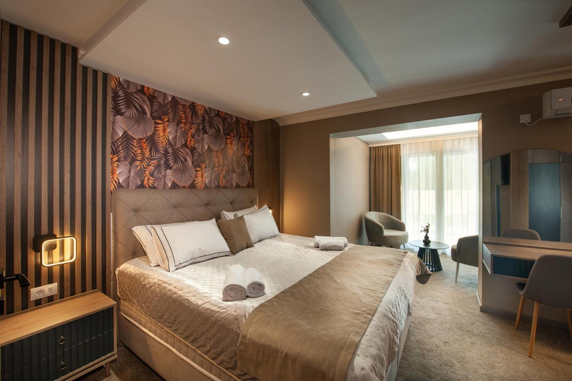 Hotel Kralj 克拉列沃 外观 照片
