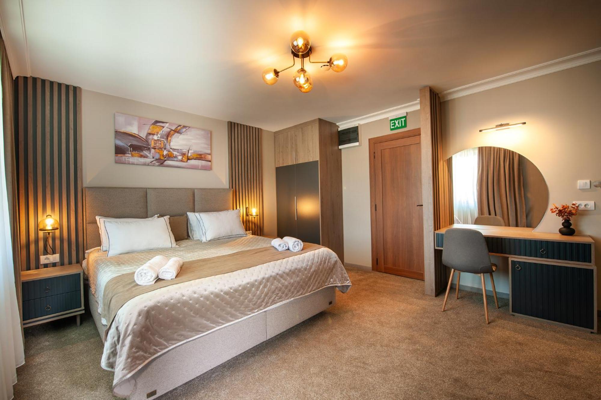 Hotel Kralj 克拉列沃 外观 照片