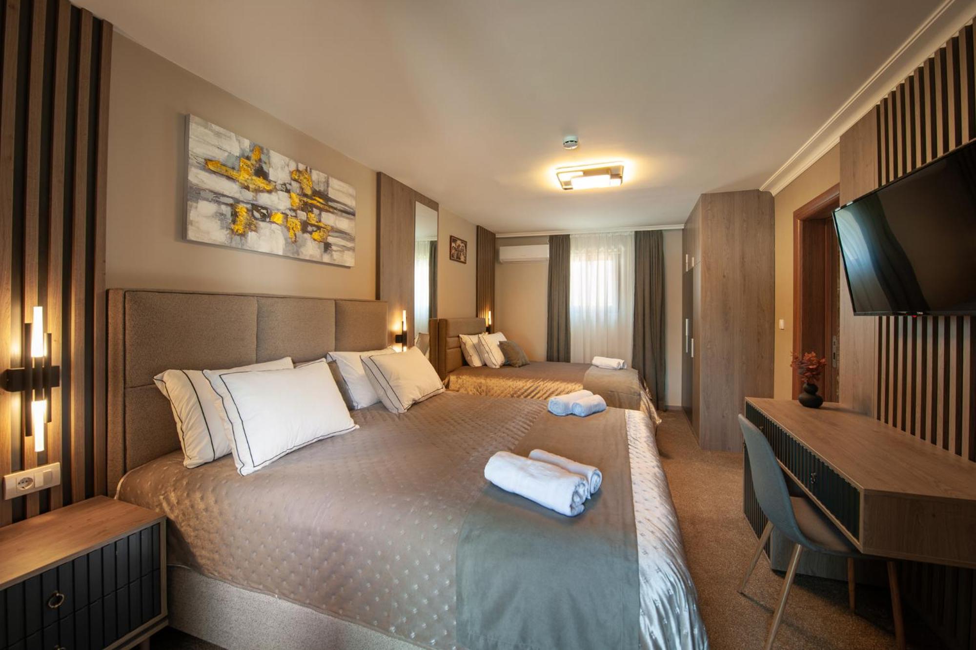 Hotel Kralj 克拉列沃 外观 照片