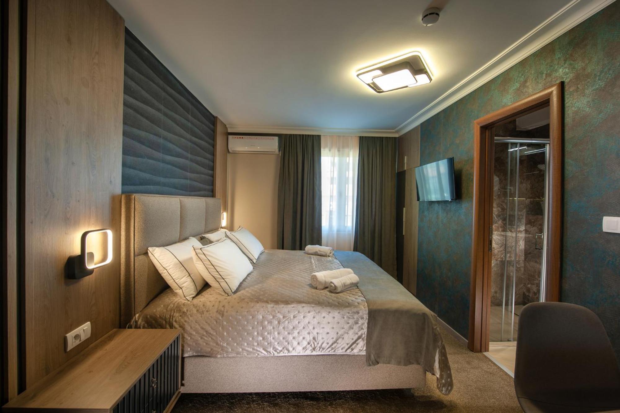 Hotel Kralj 克拉列沃 外观 照片